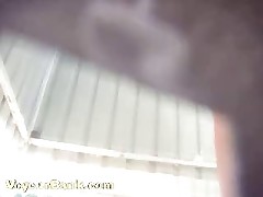 Spying enquire about thick-ass beach babe in changing hut Part 1
